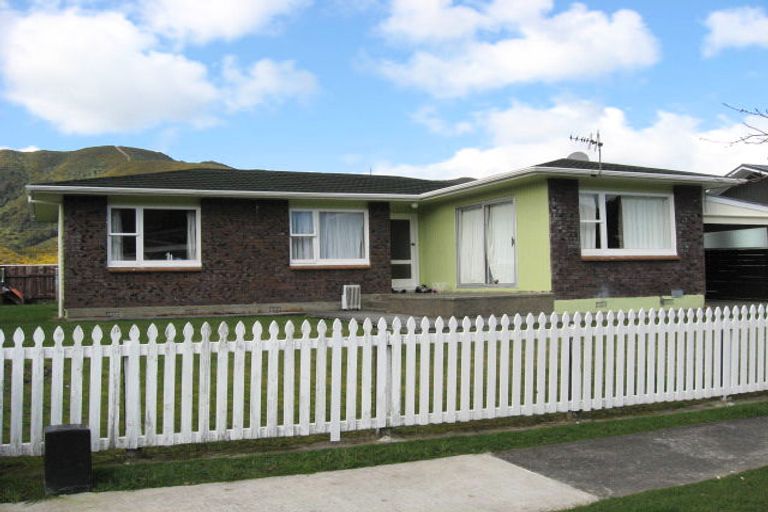 Photo of property in 290 Wellington Road, Wainuiomata, Lower Hutt, 5014