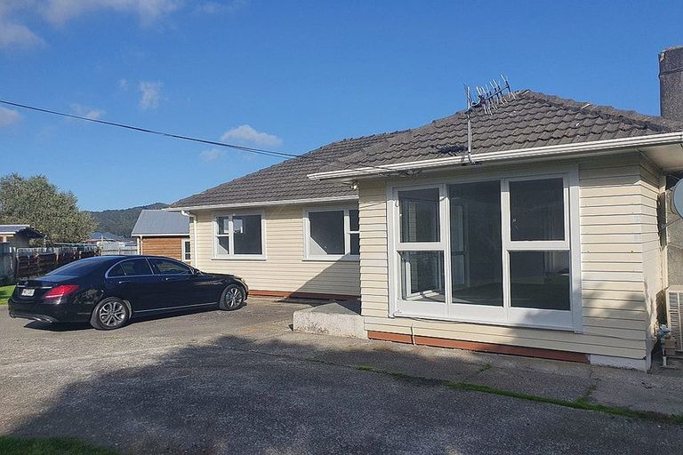 Photo of property in 29 Ruthven Road, Wainuiomata, Lower Hutt, 5014