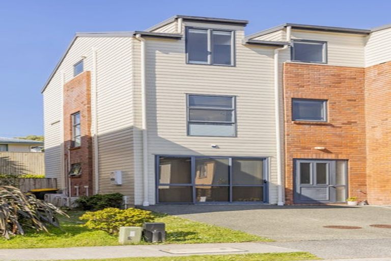 Photo of property in 7 Barnea Circle, Glen Eden, Auckland, 0602