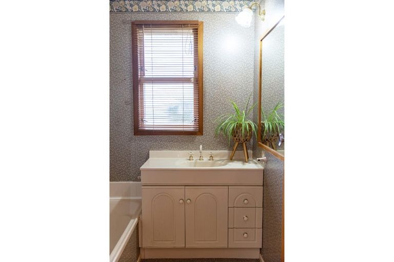 Photo of property in 13 Cambridge Terrace, East Gore, Gore, 9710