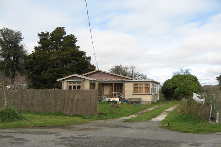 Photo of property in 24 Hotham Street, Murchison, 7007