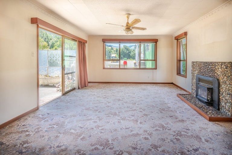 Photo of property in 4514 Christchurch Akaroa Road, Little River, 7591