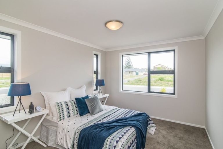 Photo of property in 1 Seagrass Place, Otaki Beach, Otaki, 5512