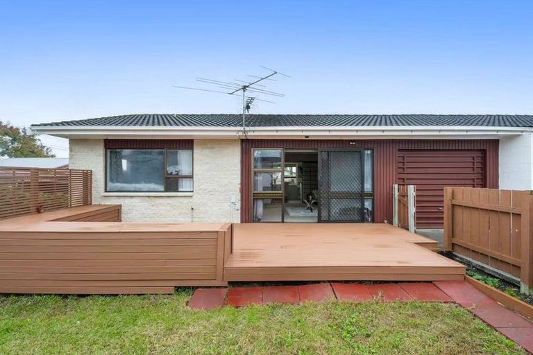 Photo of property in 1/6 Hinekohu Street, New Lynn, Auckland, 0600