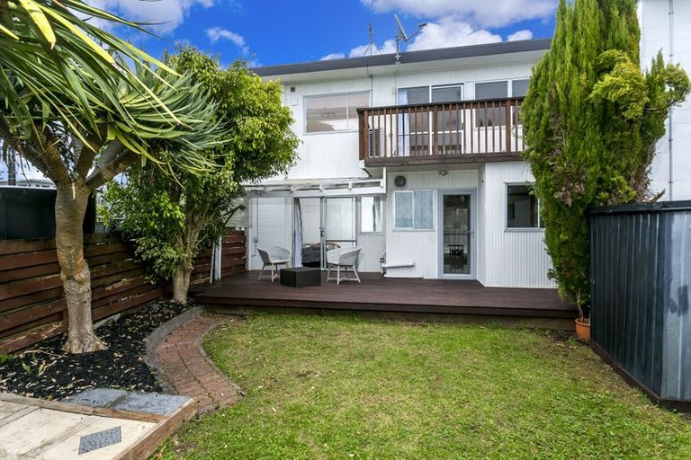 Photo of property in 2/4 Coronation Road, Glenfield, Auckland, 0627