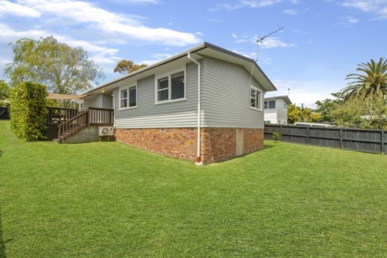 Photo of property in 59 Barrys Road, Glendene, Auckland, 0602