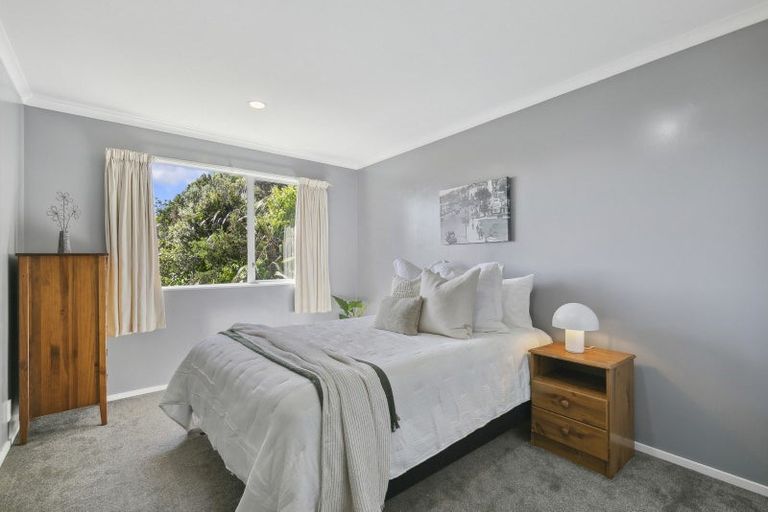 Photo of property in 14 Huxley Grove, Churton Park, Wellington, 6037