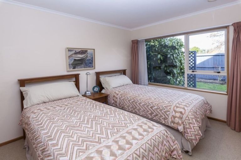 Photo of property in 27 Regency Crescent, Redwood, Christchurch, 8051