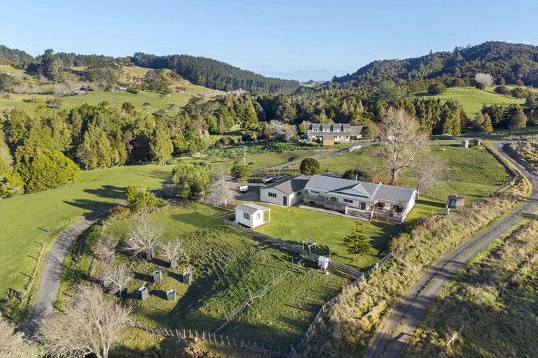 Photo of property in 690 Haruru Road, Kaukapakapa, 0873