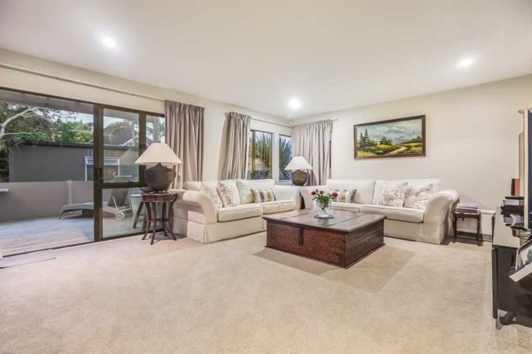 Photo of property in 2/27 Commodore Parry Road, Castor Bay, Auckland, 0620