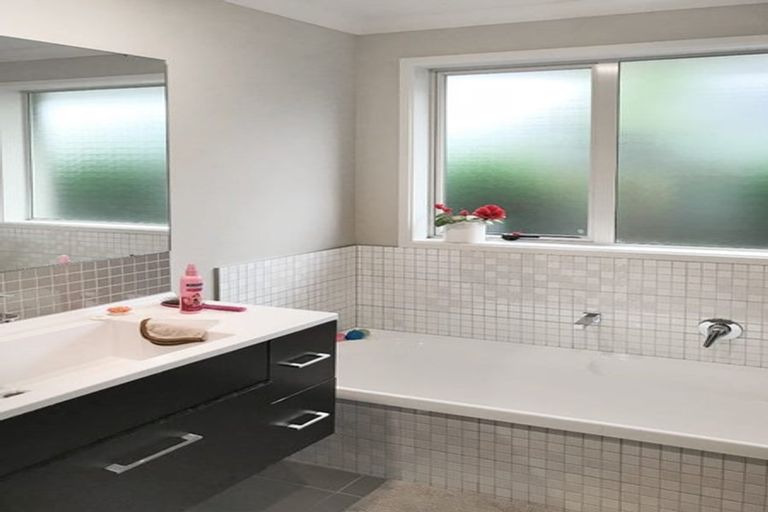 Photo of property in 50 Intrepid Crescent, Beachlands, Auckland, 2018