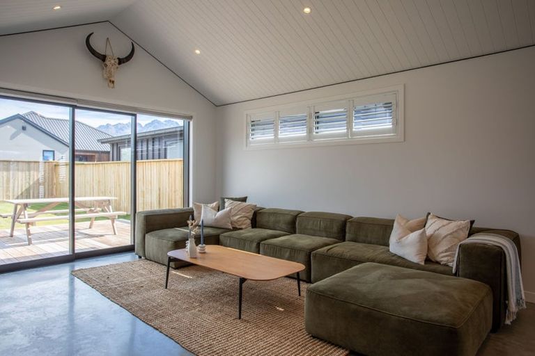 Photo of property in 6 Cheviot Street, Jacks Point, 9371