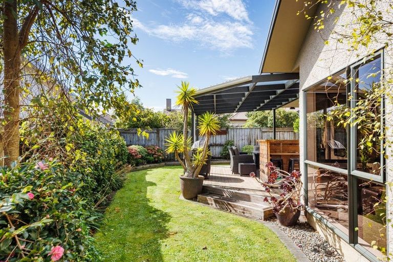 Photo of property in 15 Silkwood Place, Fitzherbert, Palmerston North, 4410