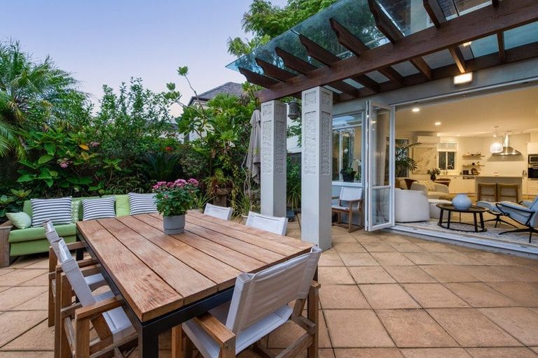 Photo of property in 15a Ocean View Road, Milford, Auckland, 0620
