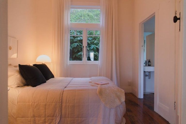 Photo of property in 112 Queen Street, Northcote Point, Auckland, 0627