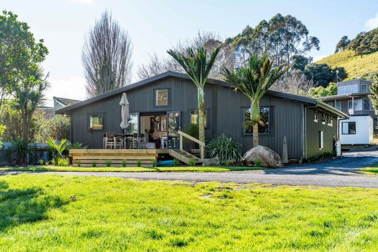 Photo of property in 6 The Strand, Whakapirau, Maungaturoto, 0583