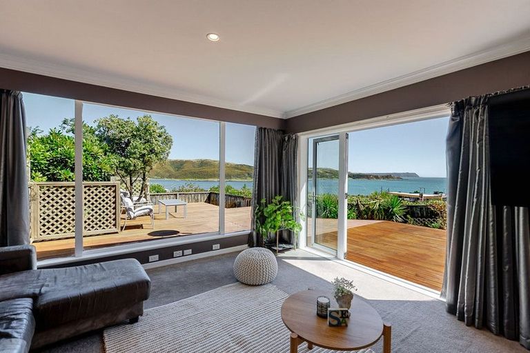 Photo of property in 11 Acheron Road, Paremata, Porirua, 5026