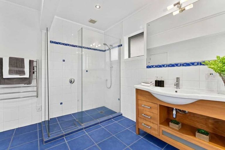 Photo of property in 2/148 Arran Road, Browns Bay, Auckland, 0630