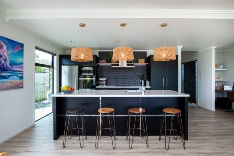 Photo of property in 2 Matau Lane, Ferndale, New Plymouth, 4310