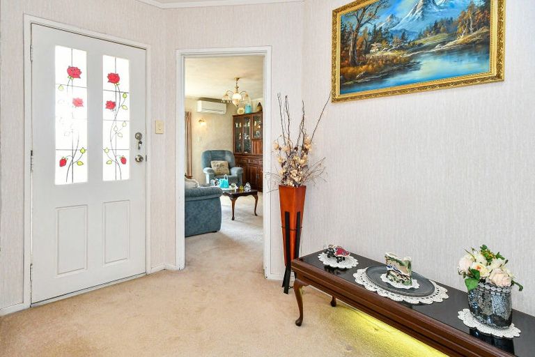 Photo of property in 8 Capella Place, Manurewa, Auckland, 2102