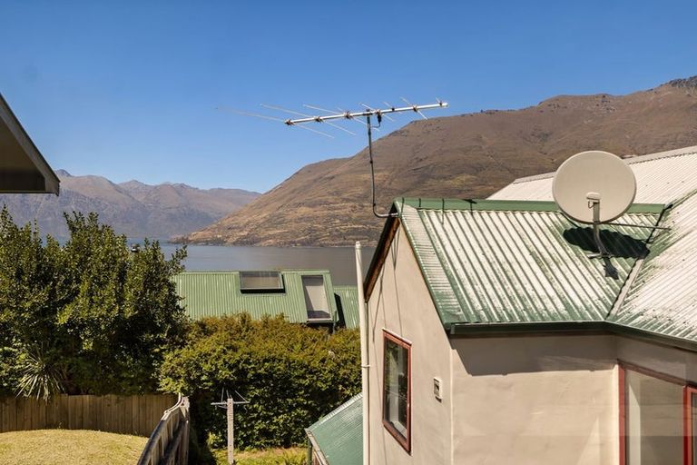 Photo of property in 22b Evergreen Place, Sunshine Bay, Queenstown, 9300