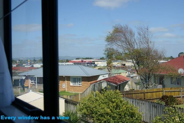 Photo of property in 77 Maplesden Drive, Clendon Park, Auckland, 2103