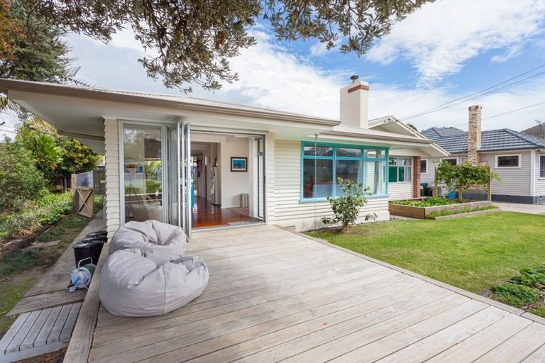 Photo of property in 8 Pitau Road, Mount Maunganui, 3116