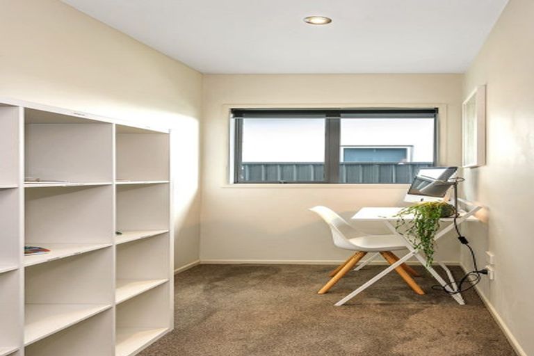 Photo of property in 71 Hine Street, New Plymouth, 4310