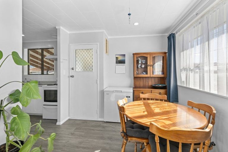 Photo of property in 2/50 Kowhai Avenue, Ebdentown, Upper Hutt, 5018