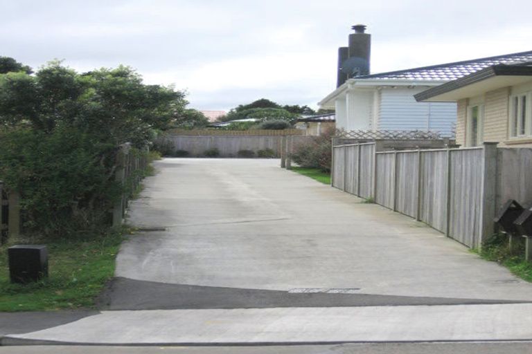 Photo of property in 29 Horokiwi Road West, Newlands, Wellington, 6037
