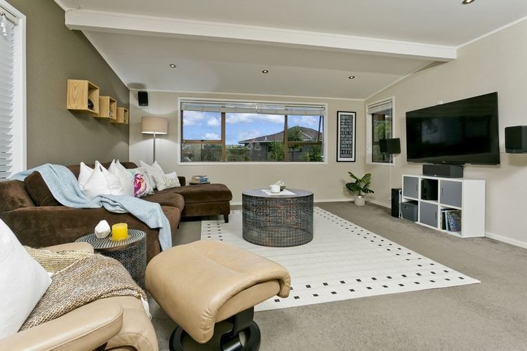 Photo of property in 11 Squirrel Lane, Browns Bay, Auckland, 0630