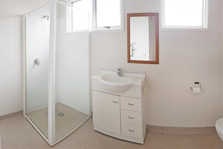 Photo of property in 242 Centreway Road, Orewa, 0931