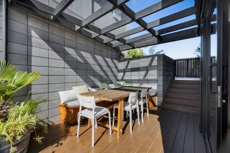 Photo of property in 12a Baring Terrace, Strandon, New Plymouth, 4312