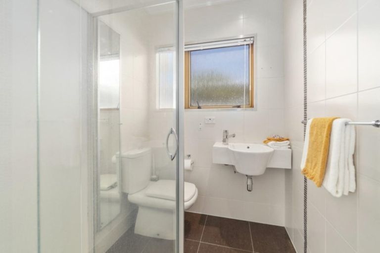 Photo of property in 1/16 Noall Street, Te Atatu Peninsula, Auckland, 0610