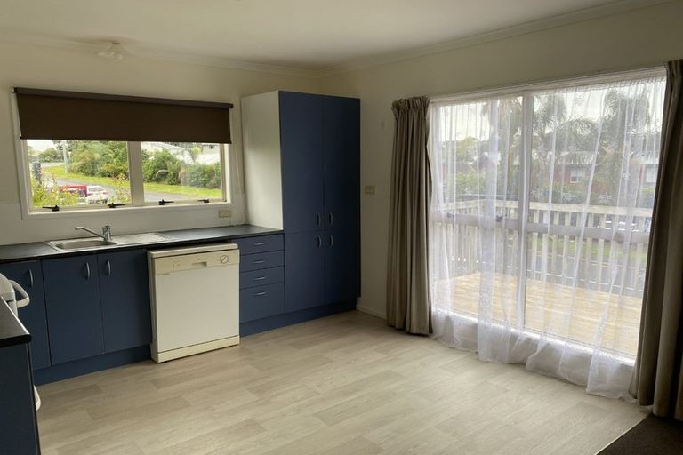 Photo of property in 932a Whangaparaoa Road, Manly, Whangaparaoa, 0930