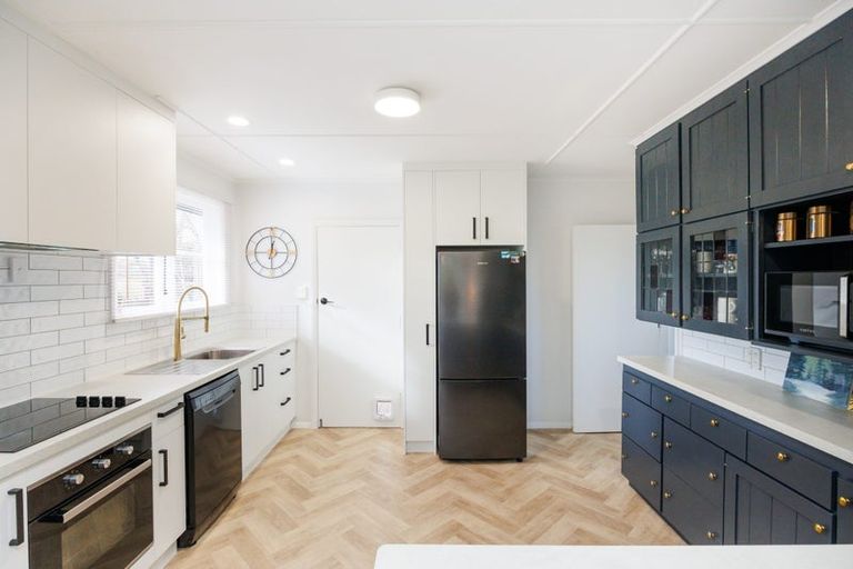 Photo of property in 1 Salisbury Avenue, Terrace End, Palmerston North, 4410