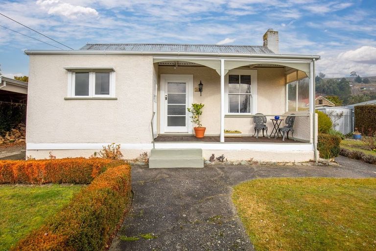 Photo of property in 87 Cheviot Street, Roxburgh, 9500