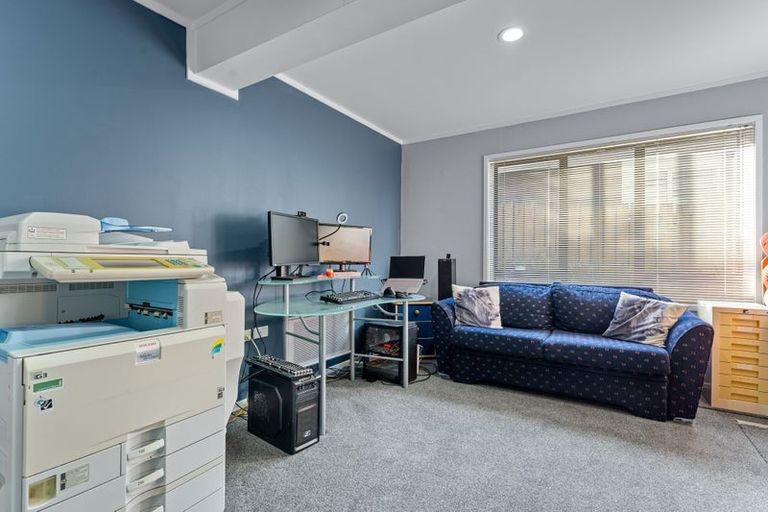 Photo of property in 34 Spinnaker Drive, Te Atatu Peninsula, Auckland, 0610