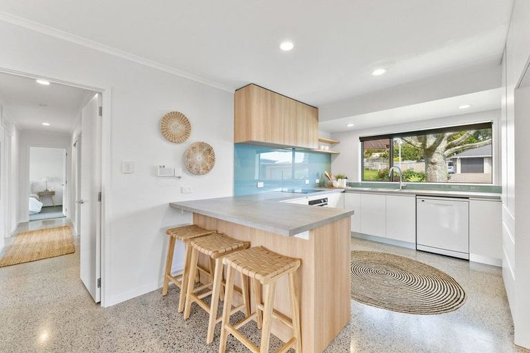 Photo of property in 7 Kaitake Place, Oakura, 4314