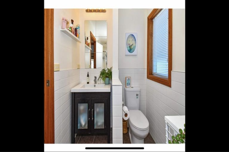 Photo of property in 35a Shortt Avenue, Mangere Bridge, Auckland, 2022