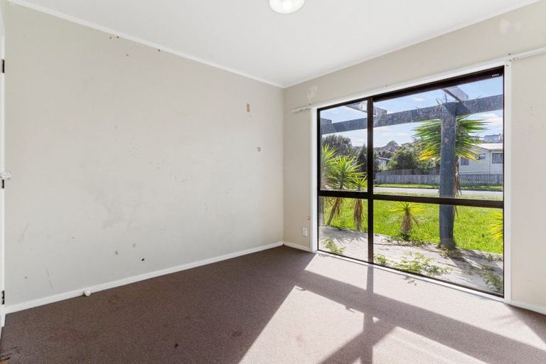 Photo of property in 1 Lansdown Place, Papakura, 2110