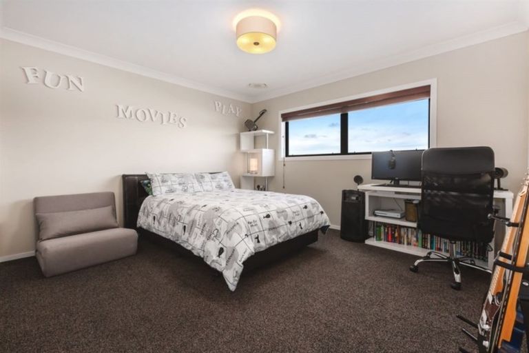Photo of property in 58 Aotea Drive, Aotea, Porirua, 5024