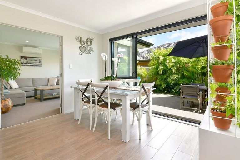 Photo of property in 6 Fendalton Place, Hatfields Beach, Orewa, 0931