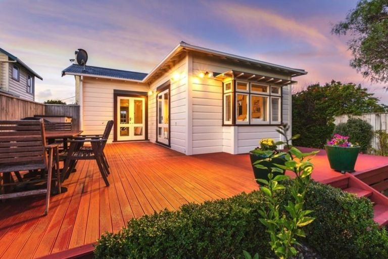 Photo of property in 128 Paremata Road, Paremata, Porirua, 5024