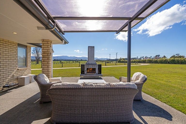 Photo of property in 250 Hughes Line, West Taratahi, Masterton, 5887