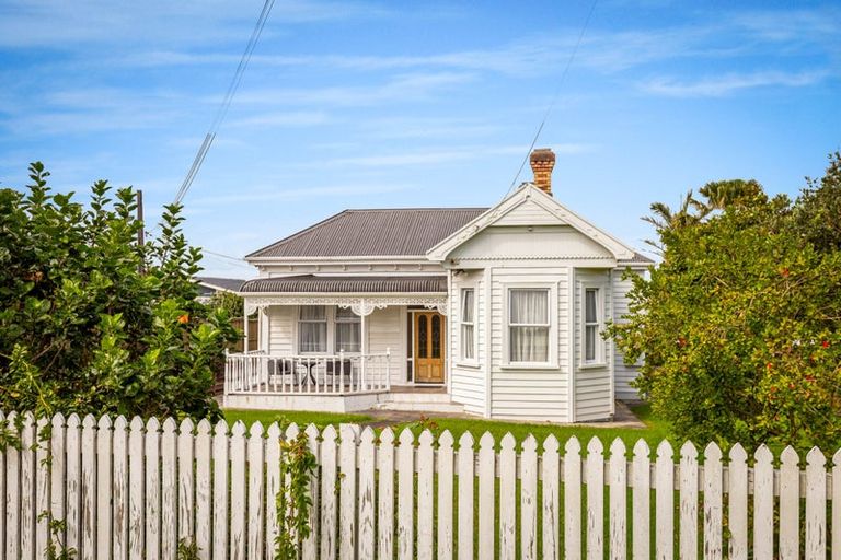 Photo of property in 118 Mokoia Road, Chatswood, Auckland, 0626