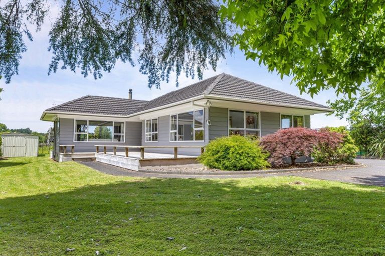 Photo of property in 113 Boord Crescent, Kumeu, 0891