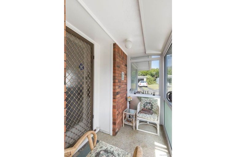 Photo of property in 1/6 Margaret Place, Milford, Auckland, 0620