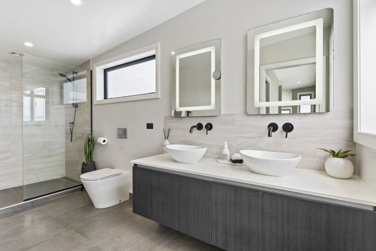 Photo of property in 99 Exmouth Road, Northcote, Auckland, 0627