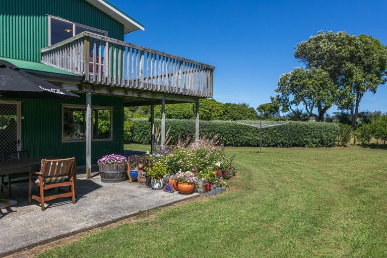 Photo of property in 33 Orua Lane, Hot Water Beach, Whitianga, 3591